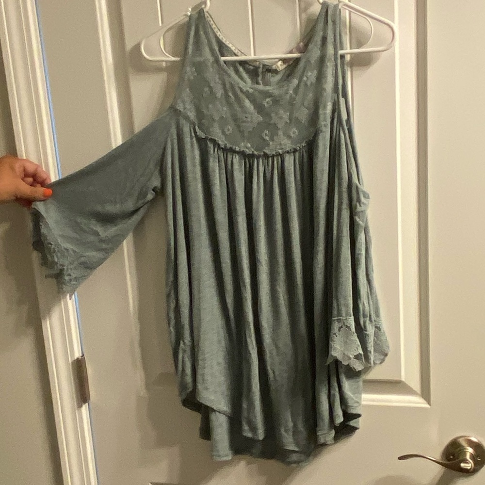 Open shoulder/ short sleeve